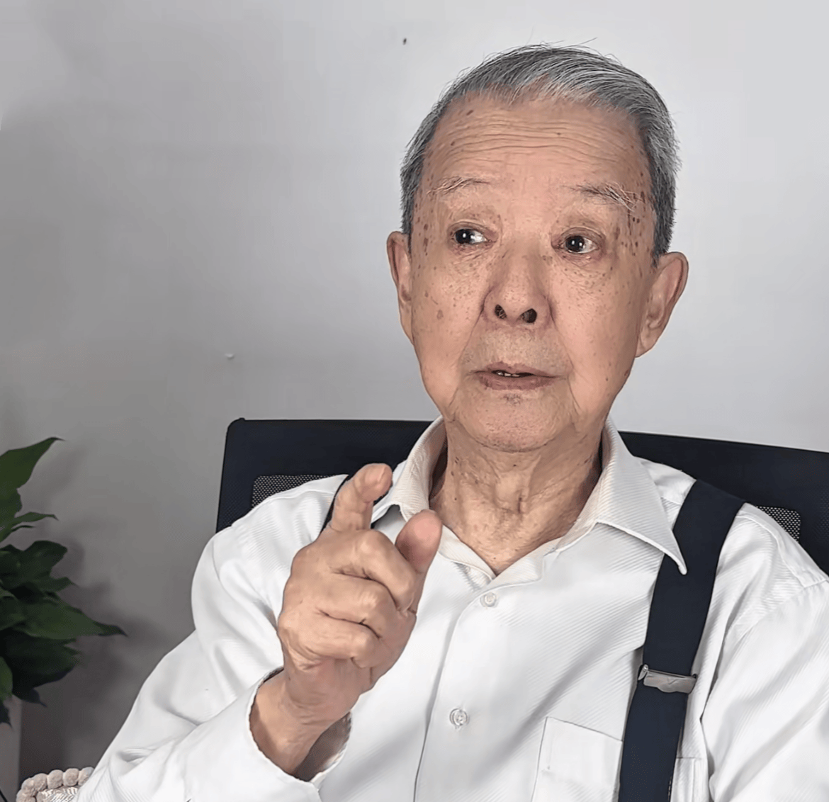 上海笑星谭义存去世！享寿90岁，生前喜爱收集烟灰缸，曝长寿秘诀