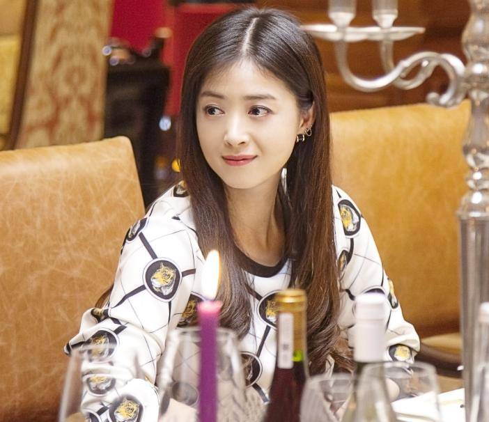 暴瘦脱相、毫无美感，这一次，谁都救不了被畸形审美毒害的蒋欣！