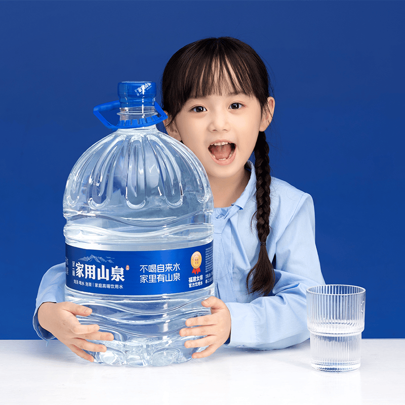 好一桶陈杨南平实践：空桶不回收+山泉直供如何让5万家庭告别饮水烦恼？欧博体育(图1)