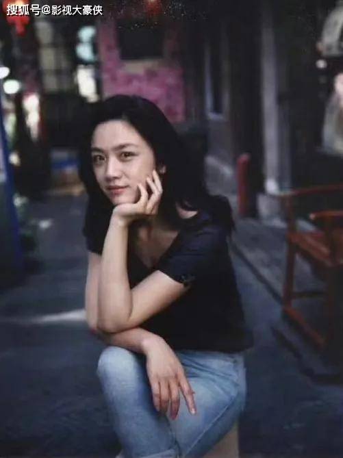 汤唯无修撕拉片刷屏：娱乐圈狂卷修图，她凭啥美翻全网？