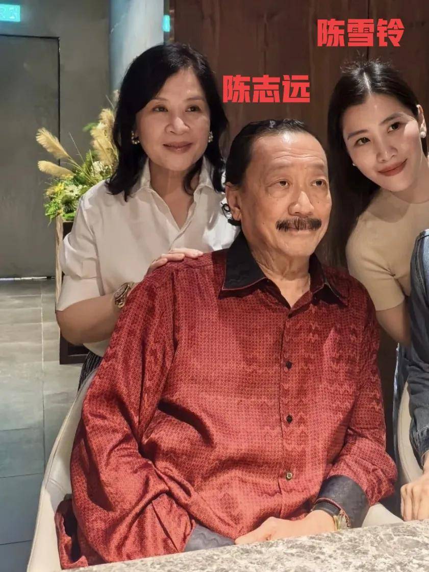 刘德华到马来西亚，陪朱丽倩回娘家，和表妹吃西餐，看起来好高雅