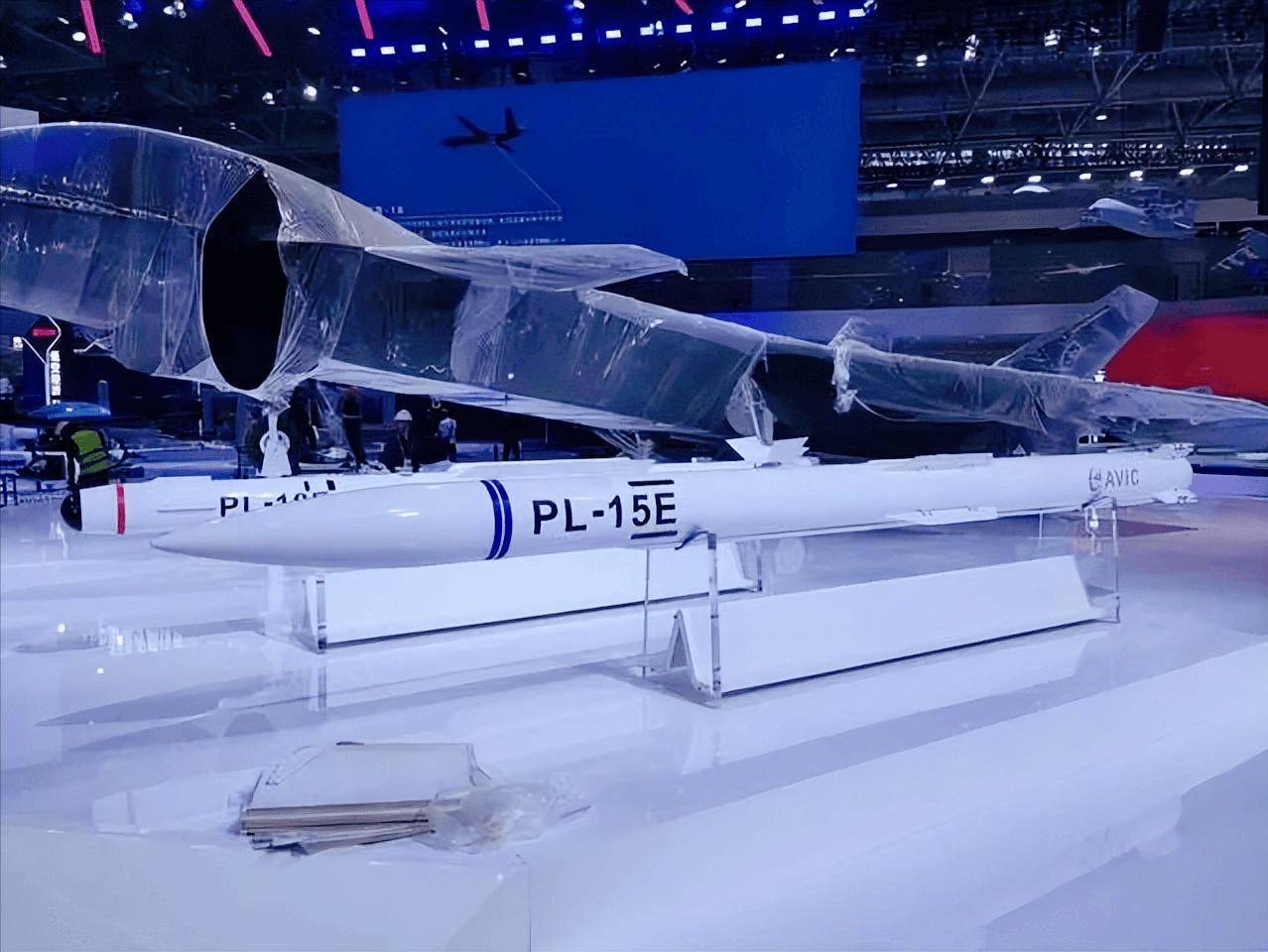 晚几拍！中国PL-15导弹击落阵风后，美国首次试飞AIM260远程导弹