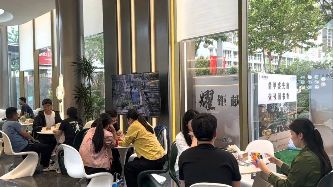 大变样菏泽城星空体育入口区惊现数十个“书房”主题公交站亭快去打卡(图6)