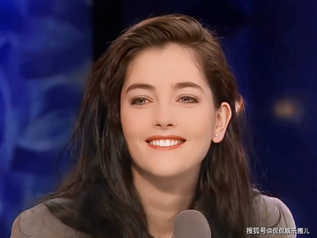 这谁能顶得住嘛！克里斯蒂亚娜耶里，这身材是真的绝！