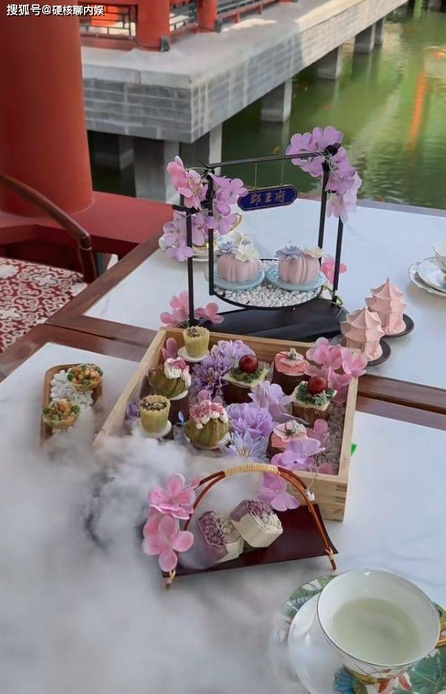 汪小菲大婚全过程曝光，众人都笑仅一人落泪，对比大S婚礼太相似