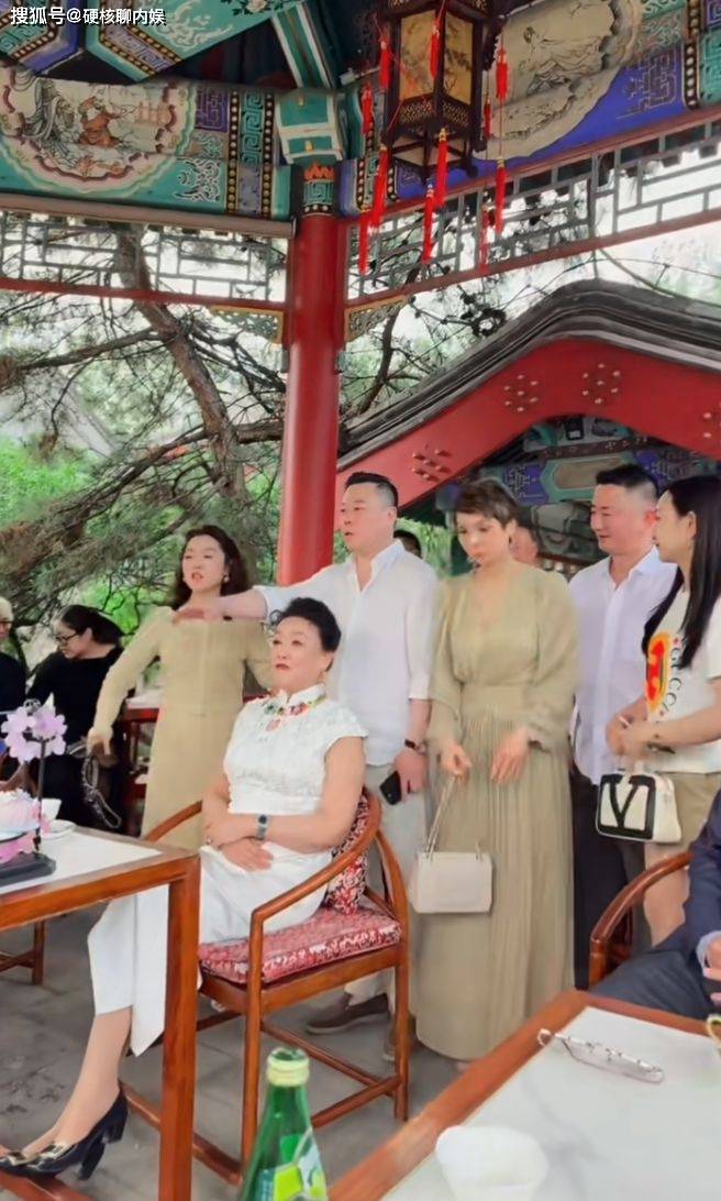 汪小菲大婚全过程曝光，众人都笑仅一人落泪，对比大S婚礼太相似