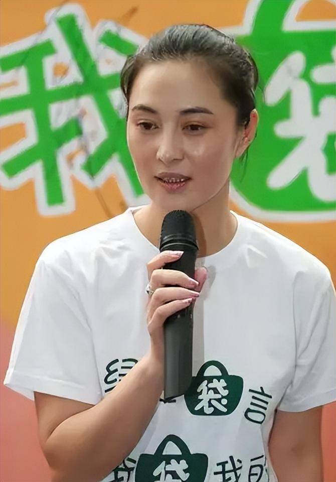 老戏骨常戎现状：62岁肌肉发达，热衷下厨，45岁妻子风韵犹存