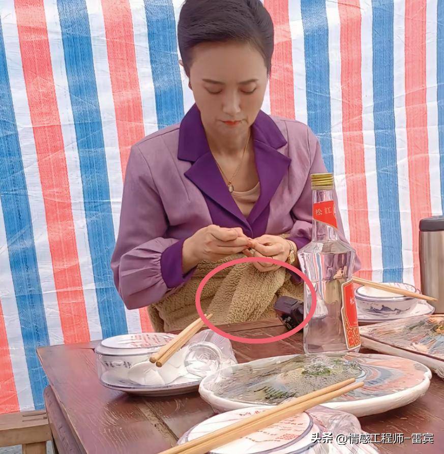《造城者》群演公开朱媛媛临终前1个月照片，裹着肚子，状态催泪