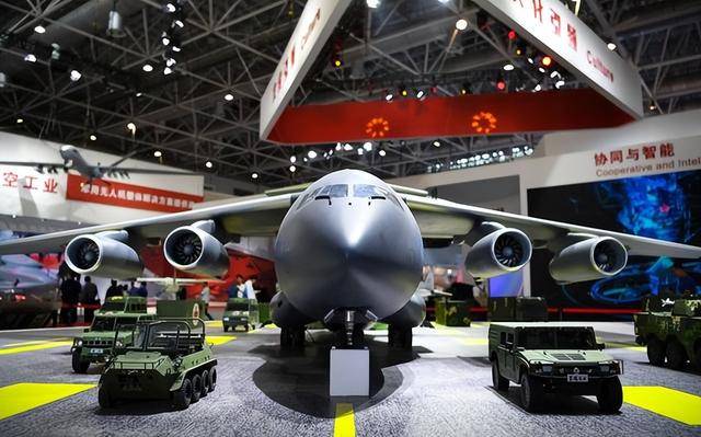 中国武器国外参展，20多国代表挤满展台，盯上了一款装备