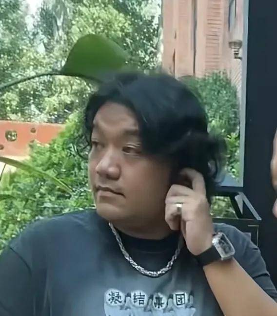 《家有儿女》尤浩然似已当爸，与高亚麟 孙桂田重聚，黑又胖还秃顶