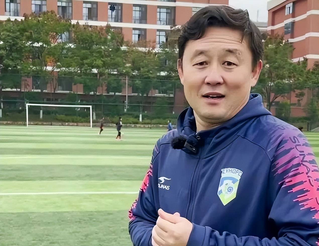 原创             孙继海拒绝回应青训风波，家长晒聊天记录：要自由身证明想转会