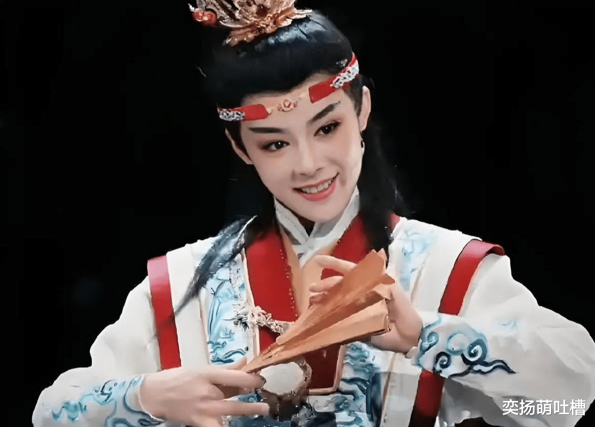 陈丽君真心回应贾宝玉争议言论，《我的大观园》返场含泪致歉