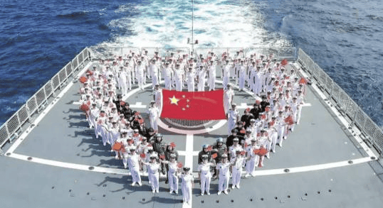 特朗普要“弃台”？大陆航母端午节前突然围台，蓝营集体反水，台湾只有一条路可走