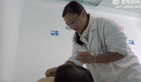 女医生石铭：拳台与诊室间书写传奇