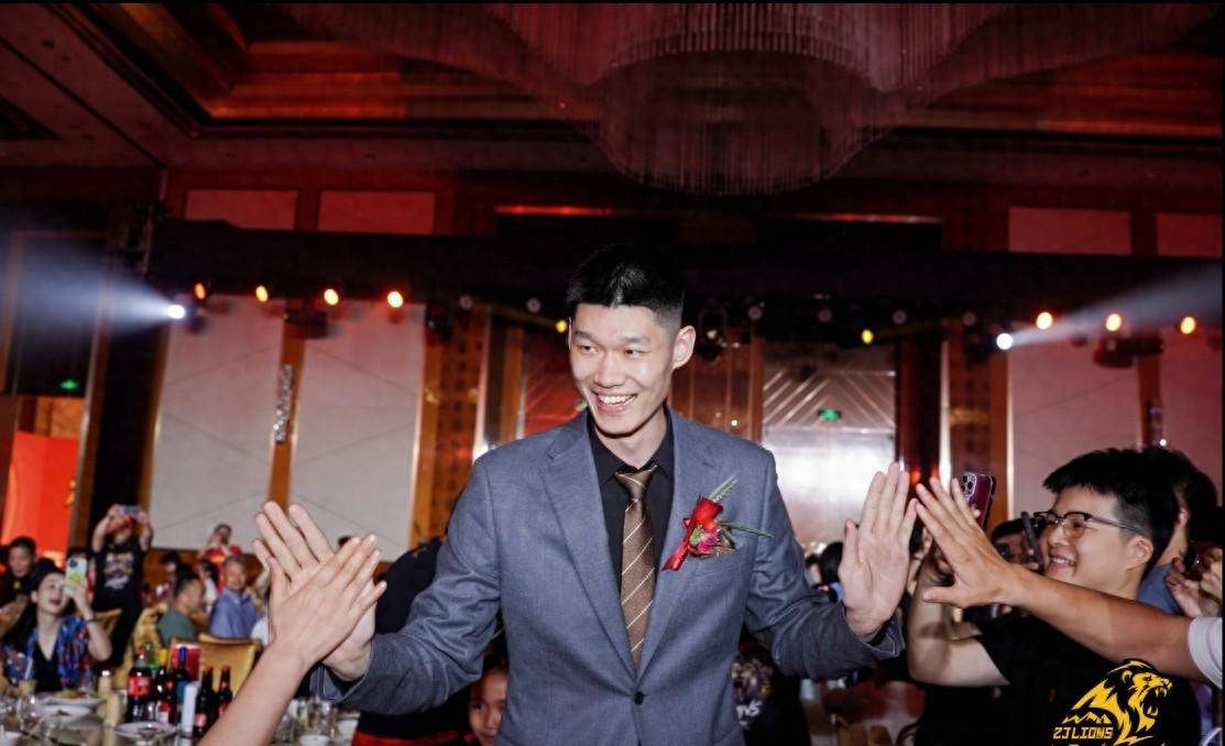 原创             胡金秋争夺战！为何广厦能胜出，缪总温情一幕令人动容