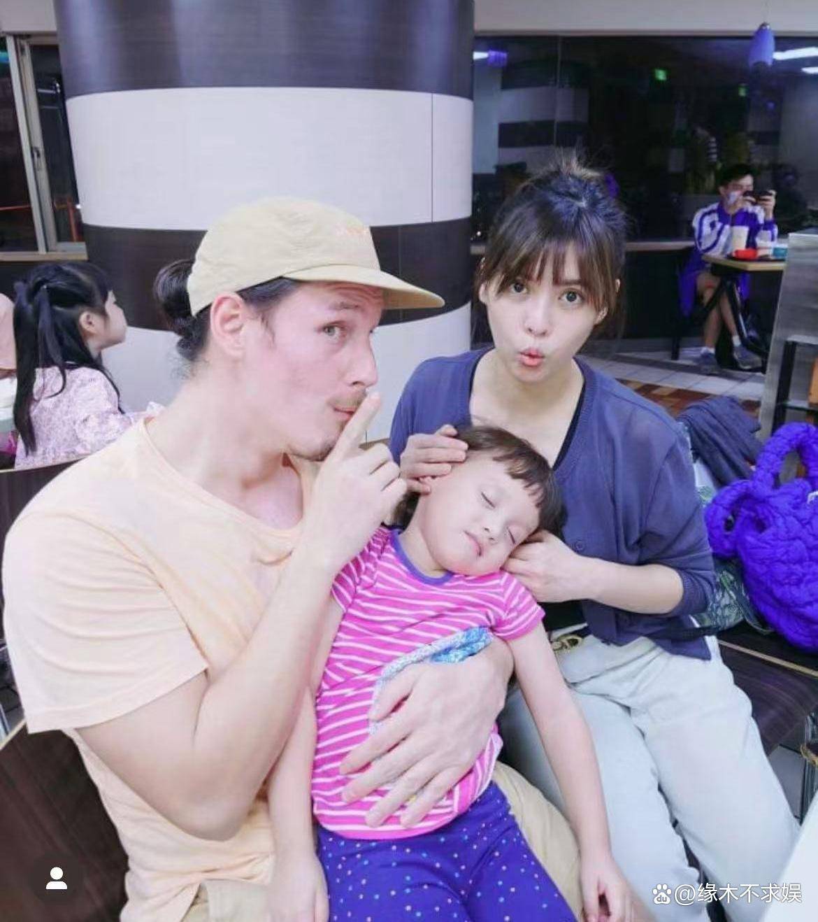 周华健混血儿子结婚现场，新娘穿旗袍身材好，34岁周厚安海量帅照曝光！