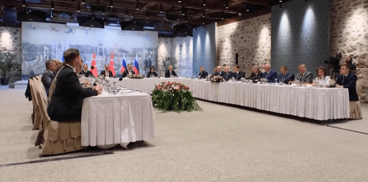 俄战轰刚被炸，不到1天，欧盟态度大翻转，德国外长率先改口