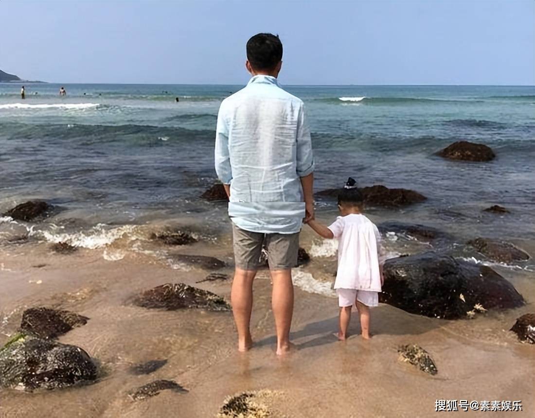 大S离世第123天，汪小菲带玥儿去7年前的海边谈心，父女温馨对话