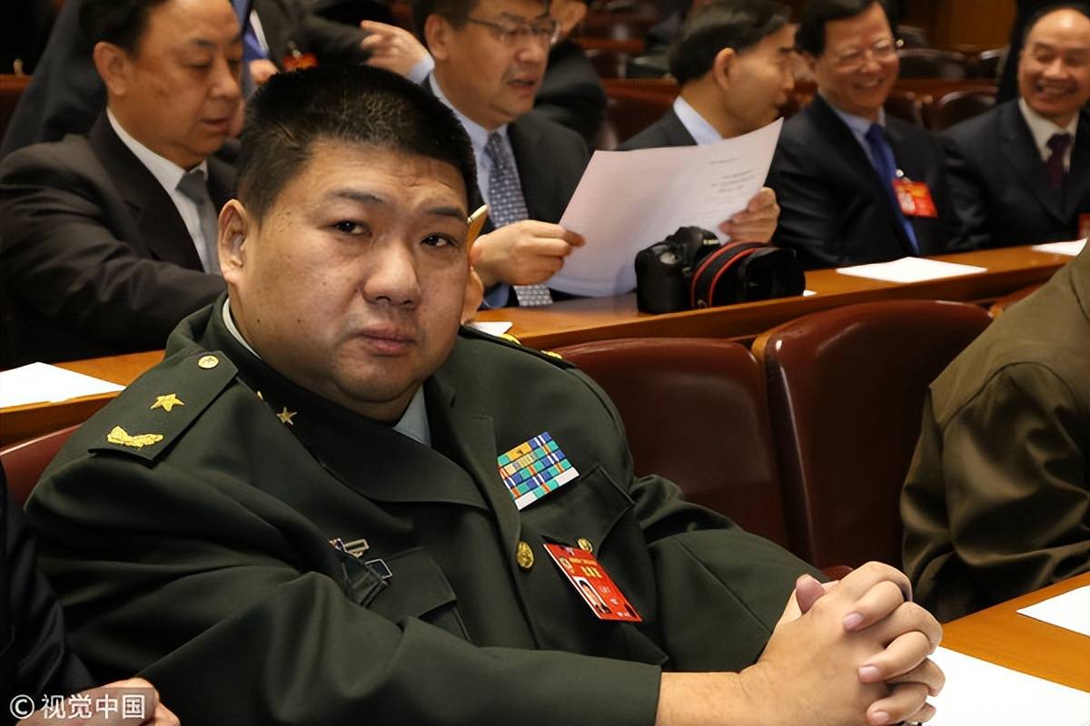 毛主席唯一孙子毛新宇，公开透露他和妻子工资，众人直呼难以置信