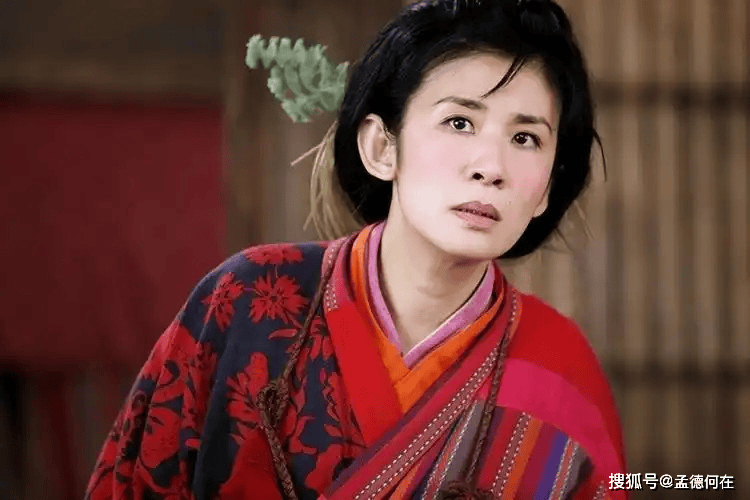 这谁顶得住嘛！吴君如，这身材着实饱满啊！