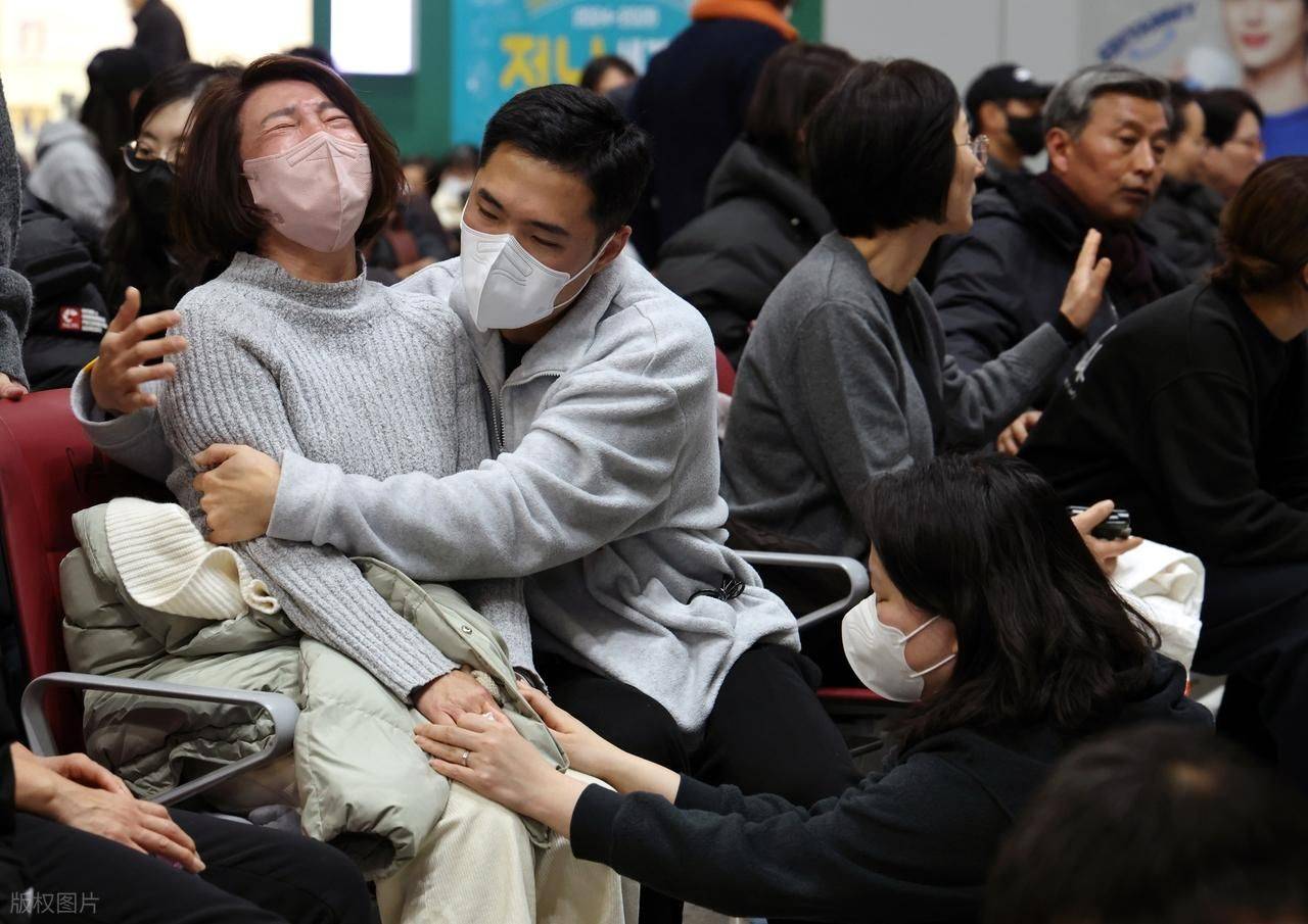 副驾手一抖，242人命没了