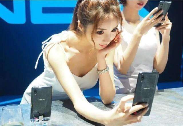 iPhone减产40%，苹果或要被小米超过，全球第二不保？