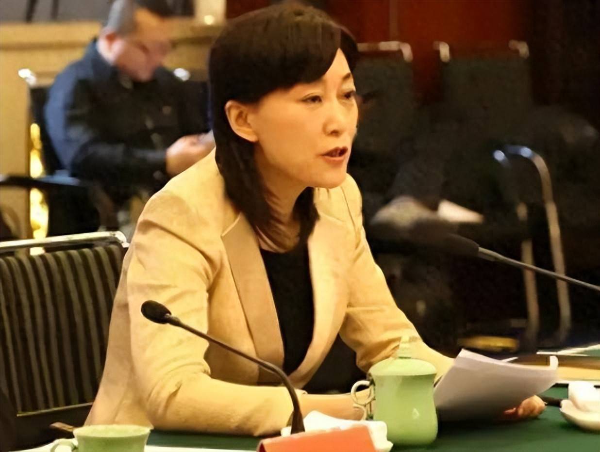 女市长许爱莲，敛财5亿加拿大20套房产，后台关系通天