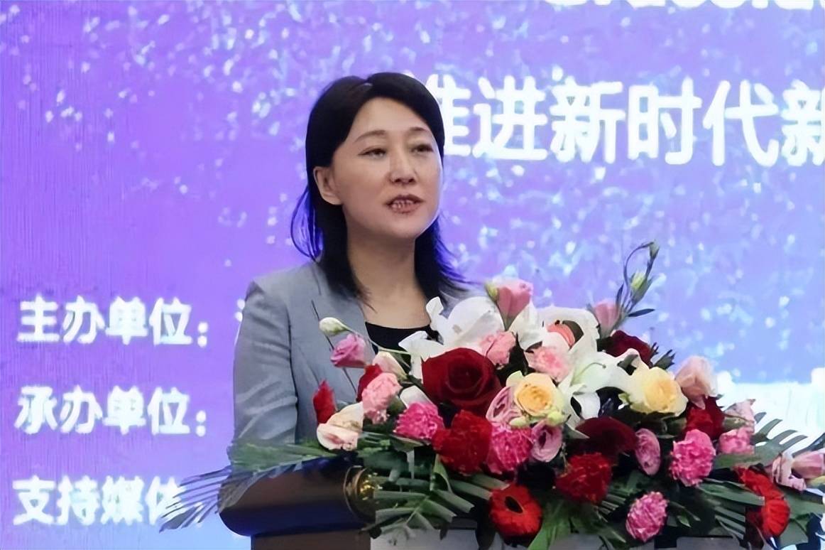 女市长许爱莲，敛财5亿加拿大20套房产，后台关系通天