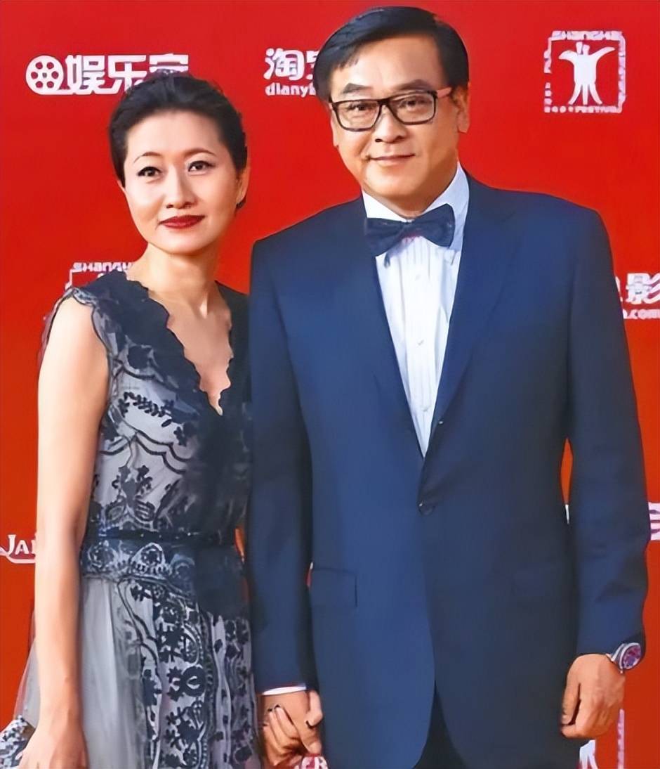 尔冬升父女俩相差61岁！曾分手张曼玉余安安两次离婚