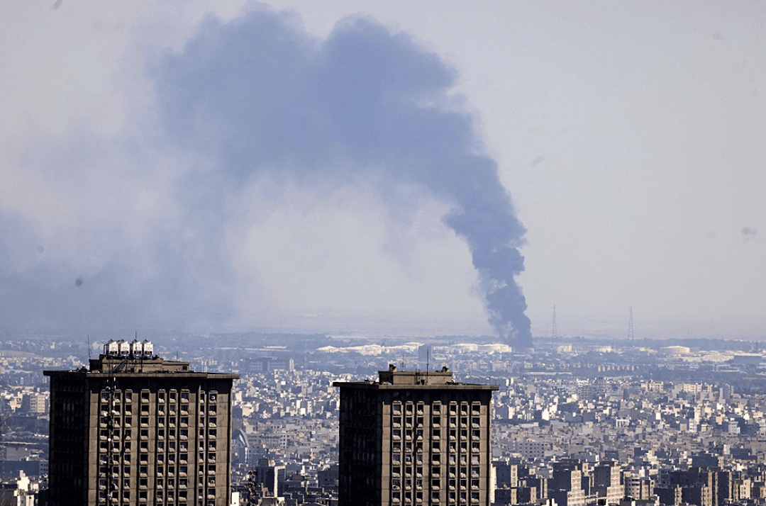 以伊空战惊现“代差碾压”：70套防空系统蒸发，伊朗天空为何门户大开？