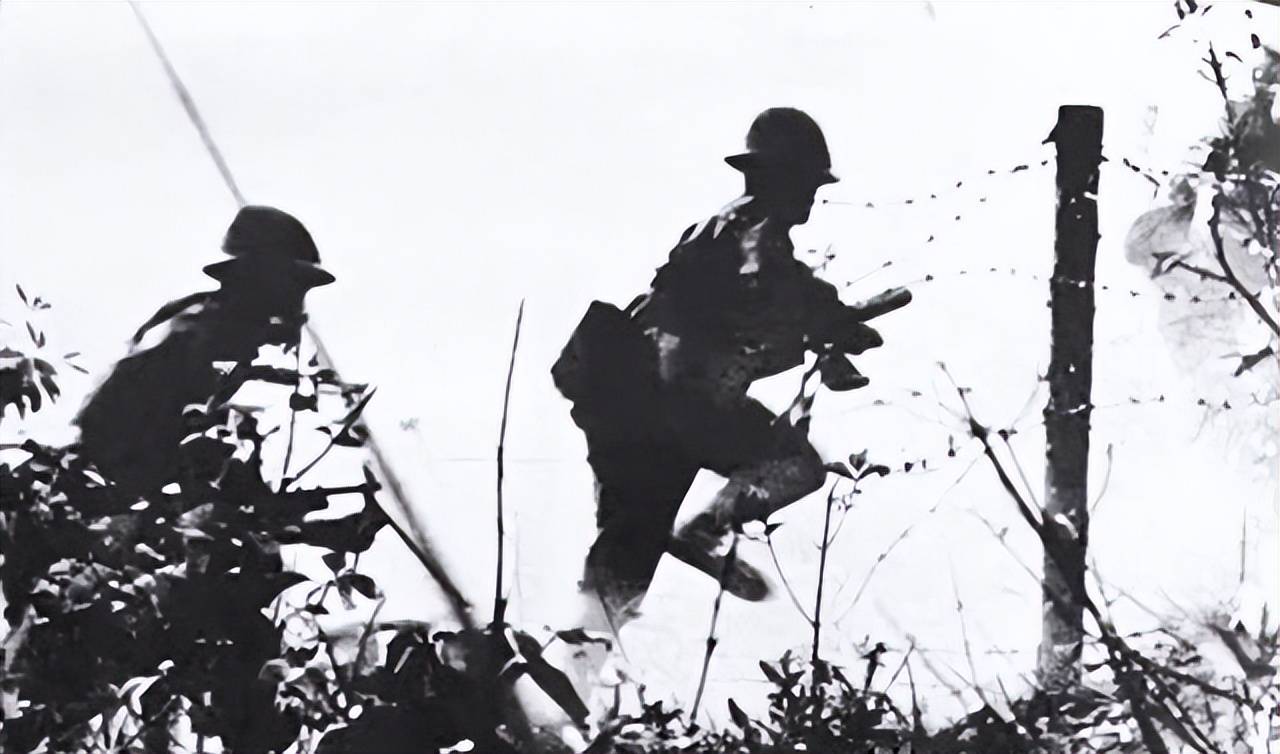 贾云科：头部中弹血流如注，对越军打出最后一颗炮弹，牺牲时16岁