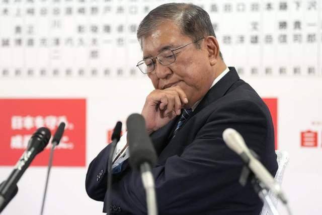 特朗普动手后，“好兄弟”纷纷挺身而出，强盗逻辑变全球新秩序？
