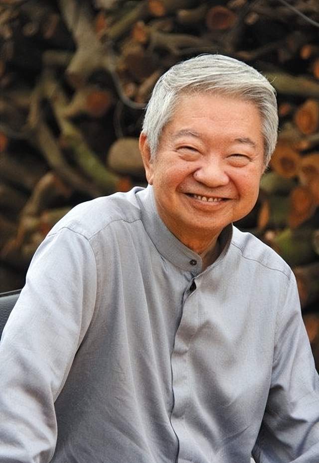 83岁蔡澜离世！秘书透露临终前亲友陪在他身边，最后露面脸部浮肿