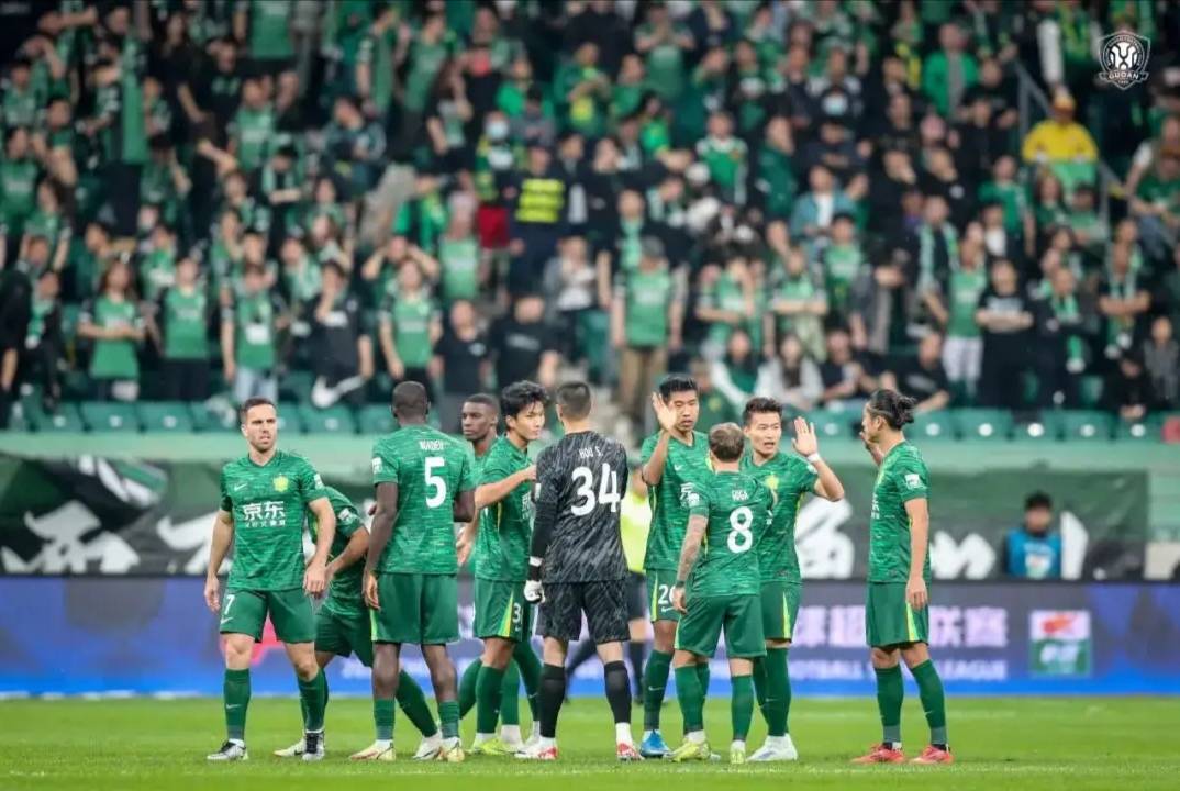 原创             北京国安爆雷，球队大巴贴封条被拖走，再次被列为被执行人，遭王大雷嘲讽