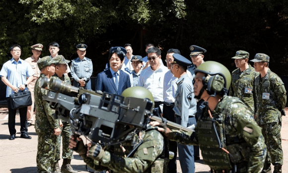 解放军6艘军舰绕台，台军前高官：拒统代价沉重，赖清德当局顶不住