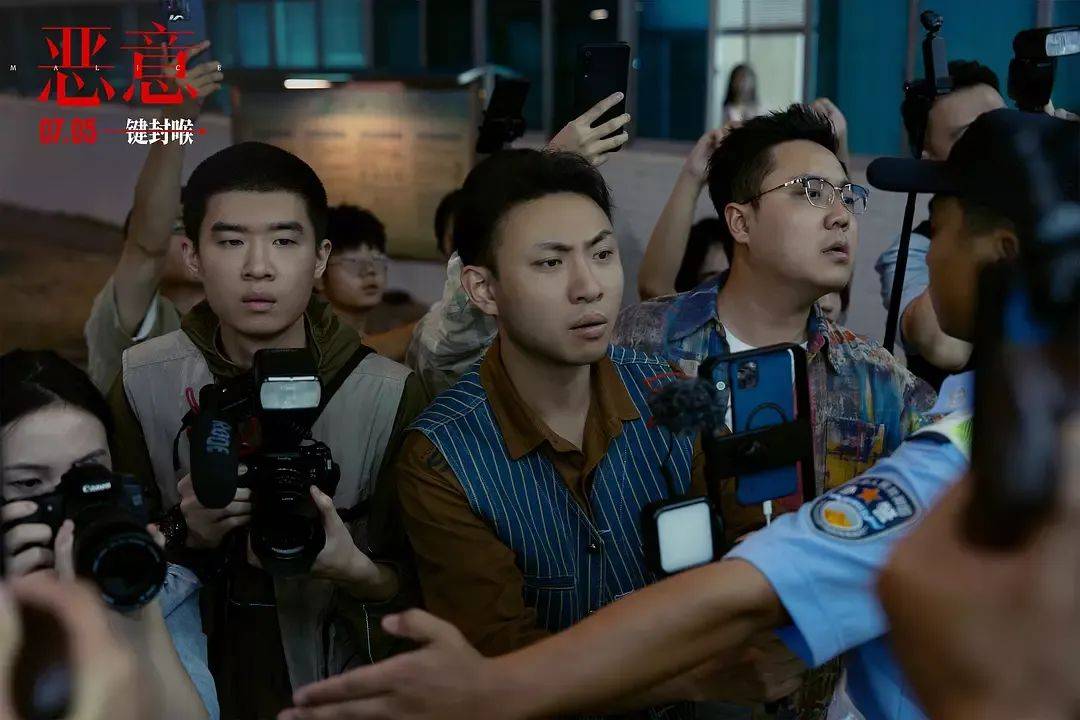 设计悬浮失智，上映表现平淡……陈思诚罪案反转宇宙，这回难再创票房奇迹了