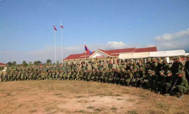 俄乌战局新爆点：老挝派50工兵助俄排雷，美国欠的血债藏不住了？