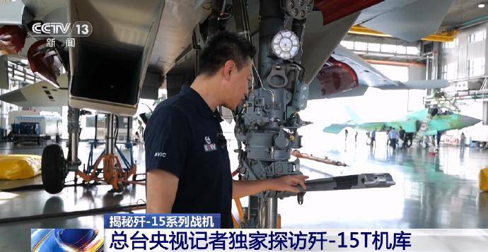 歼-35生产线首次曝光！全球最强舰载机进入量产阶段，其性能全面超越美军