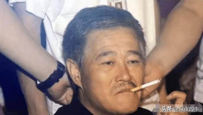 赵本山巅峰时地位有多高？怀抱章子怡不算啥，这张图才叫霸气