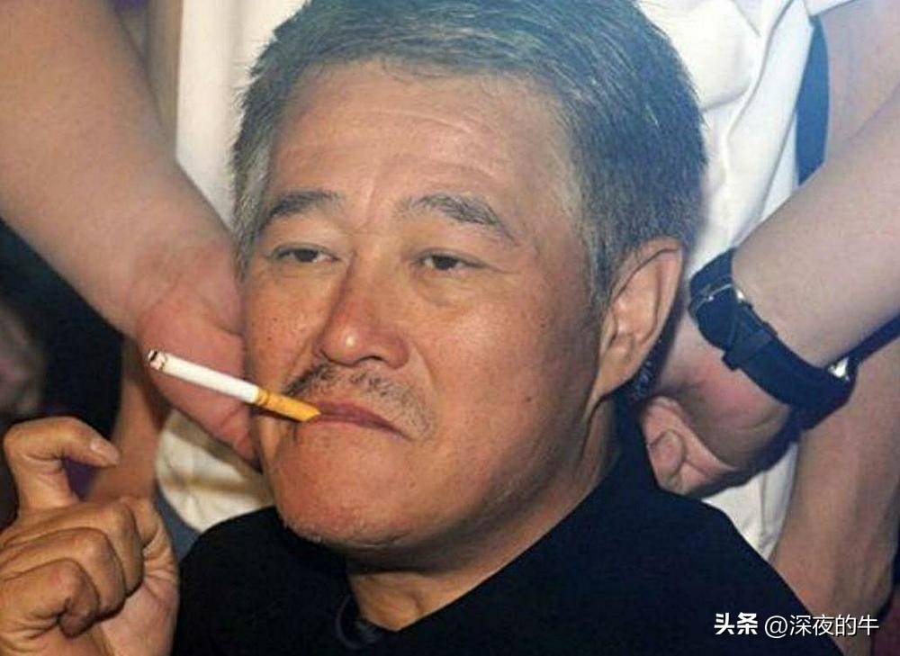 赵本山巅峰时地位有多高？怀抱章子怡不算啥，这张图才叫霸气
