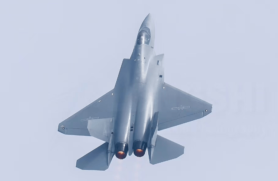 歼-35生产线首次曝光，性能碾压美军F35，美空军订单被砍一半