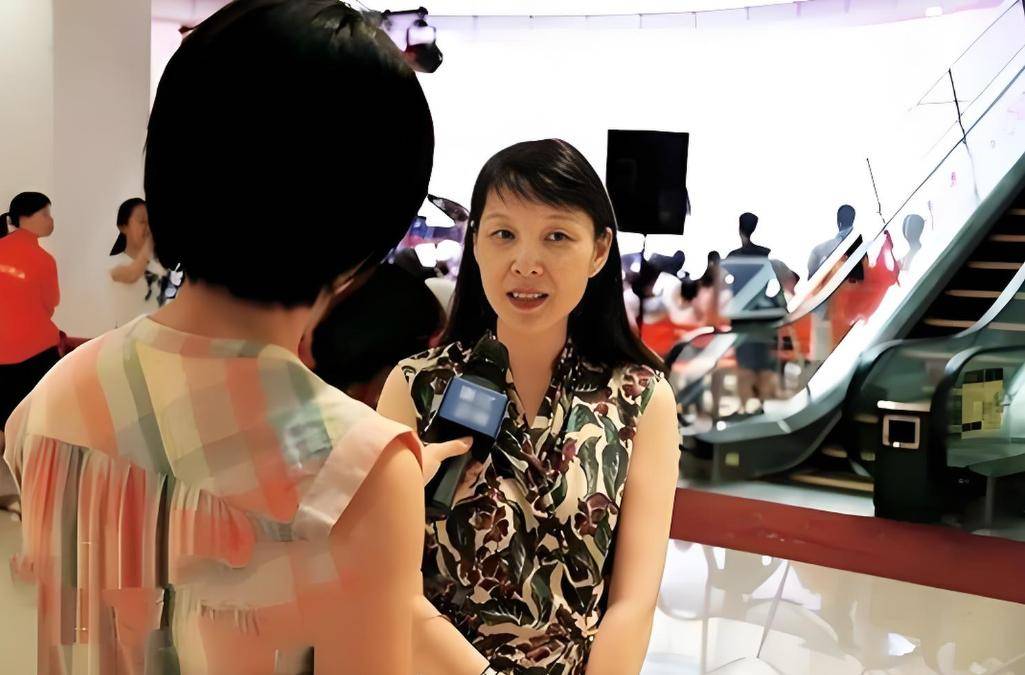 杜建英大学旧照曝光，难怪能上位！两儿子名字暗藏深意，手握股权