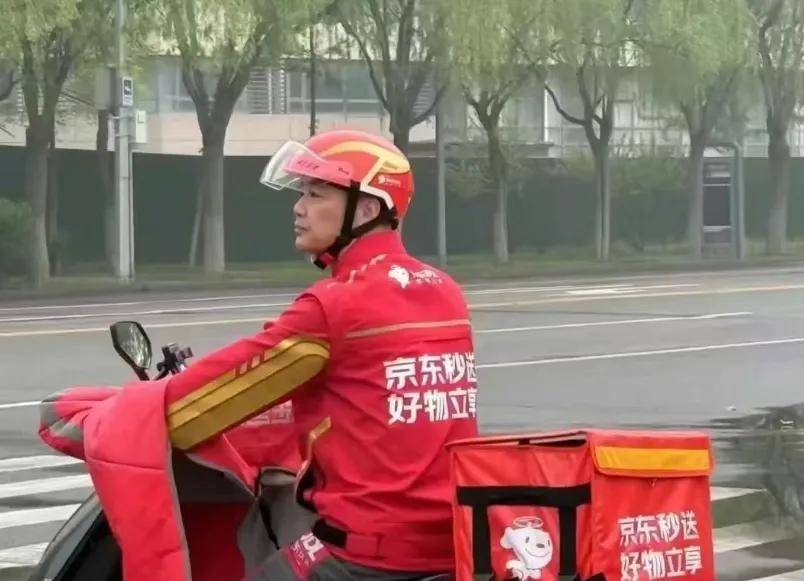 狂撒千亿的外卖大战，快把所有人逼疯了