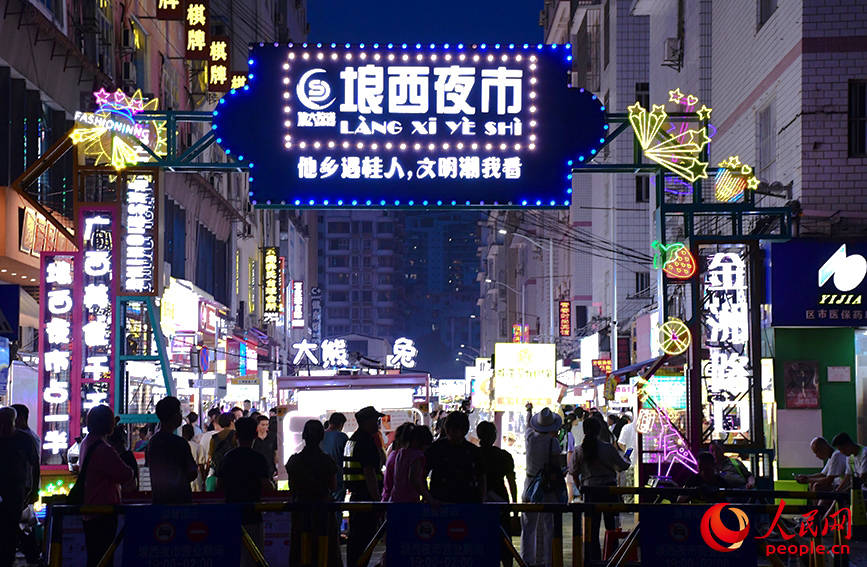 行进中国丨夏日经济“热”力全开