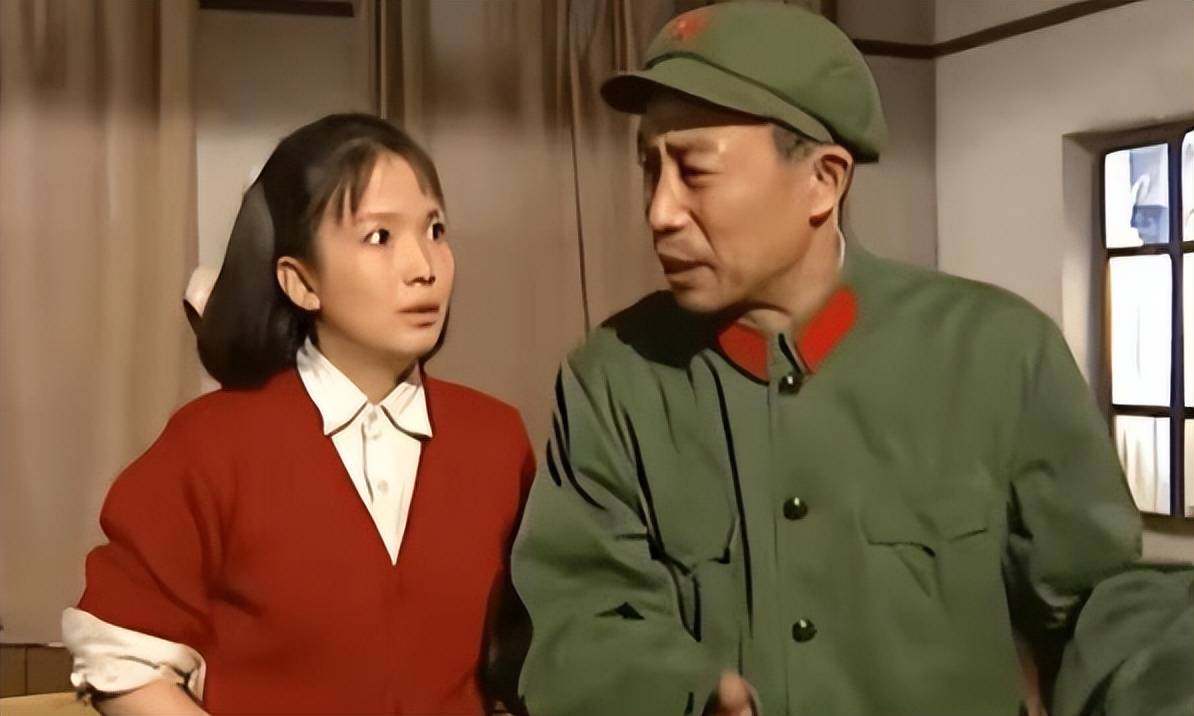 移居美国多年，吕丽萍再犯“老毛病”，官方出手撕碎她的体面！