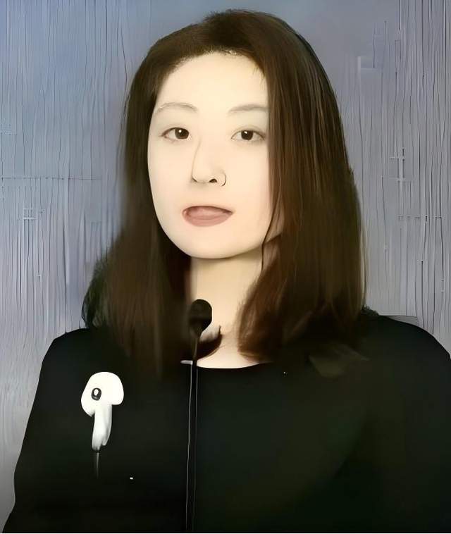 宗馥莉亲叔叔爆她前夫竟是杜建英的亲弟弟！宗馥莉將如何应对这一危机？