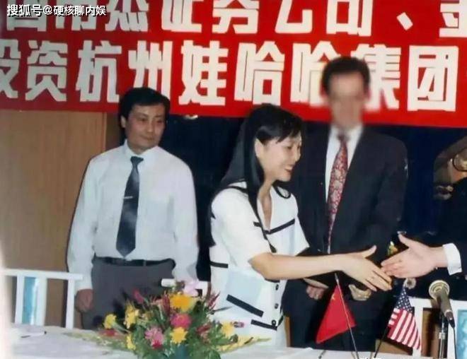 老员工谈杜建英：宗庆后本不要她，得力助手想追她，恳请宗留下她