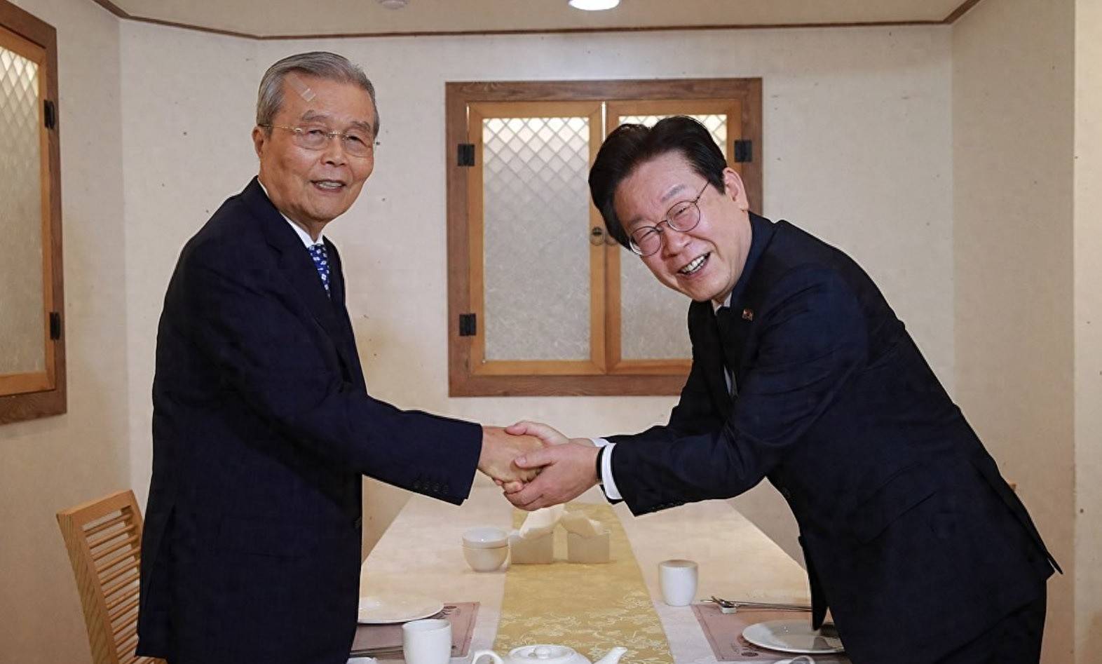 反华潮来袭，李在明突然变脸？韩国两极分化，前总统或病死狱中