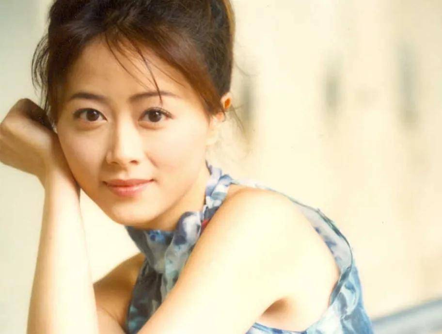 TVB女星自曝拍戏被骚扰，对方是受人尊敬老前辈，不止一次对人出手