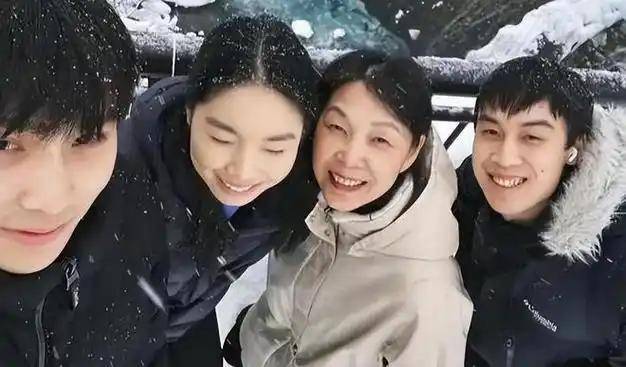 杜建英丈夫：并未离婚，两人婚姻持续至今，还生了一个儿子已36岁